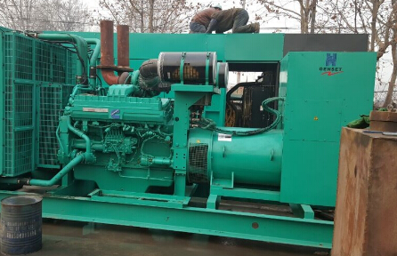 彬县发电机组如何判断水冷式机油散热器内部是否需要清洗？